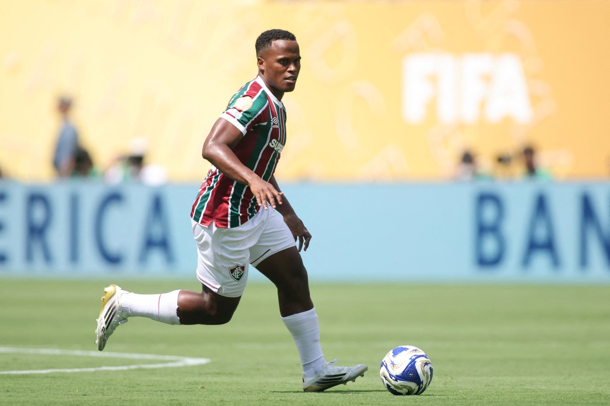 Fluminense deve se proteger de propostas por Arias após a Copa Jhon Arias, estrela do Fluminense, em campo no duelo contra o Chelsea (Foto: AFP)