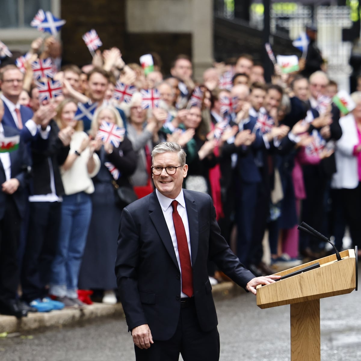 Governos laboristas enfrentam decepção e apatia após um ano sob Keir Starmer Keir Starmer, em 5 de julho de 2024, às portas de Downing Street, em seu primeiro discurso como primeiro-ministro. (Foto: TOLGA AKMEN - EFE)