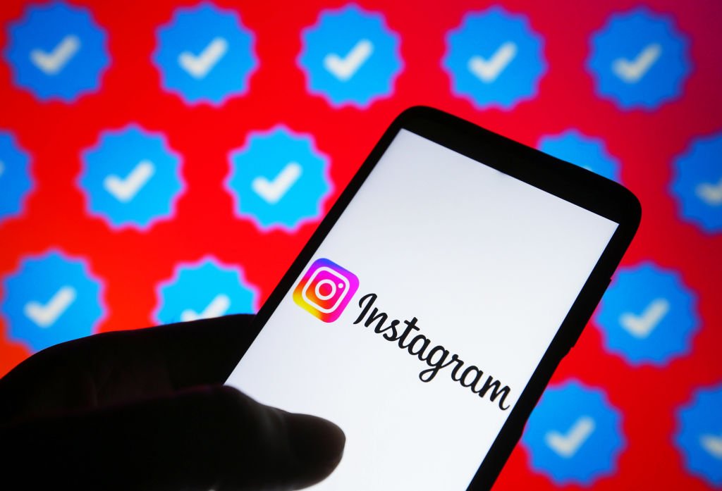 Instagram testa anúncios obrigatórios que não podem ser pulados para usuários Meta fez testes com o novo recurso há pouco mais de um ano, mas só agora começou a implementá-lo no Instagram (Foto: Pavlo Gonchar/SOPA Images/LightRocket /Getty Images)