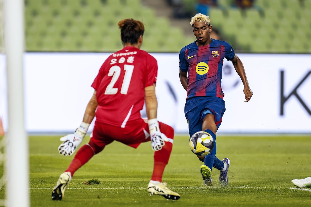 Barça encerra tour pela Ásia com mais uma goleada impressionante Lamine Yamal, diante do goleiro do Daegu. (Foto: JEON HEON-KYUN/EFE)