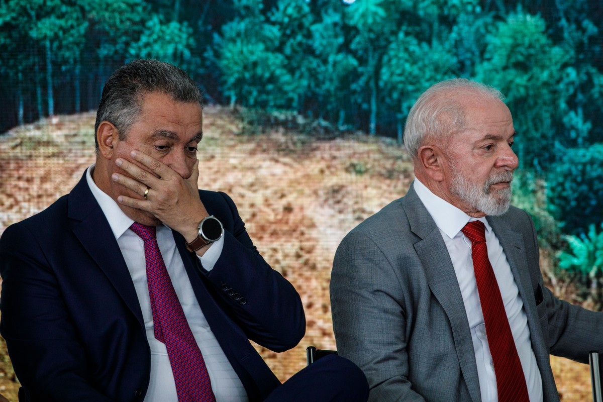 Comissão do Congresso ouve Abin e deve convocar Rui Costa para esclarecimentos Presidente Lula e Rui Costa na Cerimônia de assinatura do contrato de concessão da BR-381 (Foto: Brenno Carvalho / Agência O Globo)