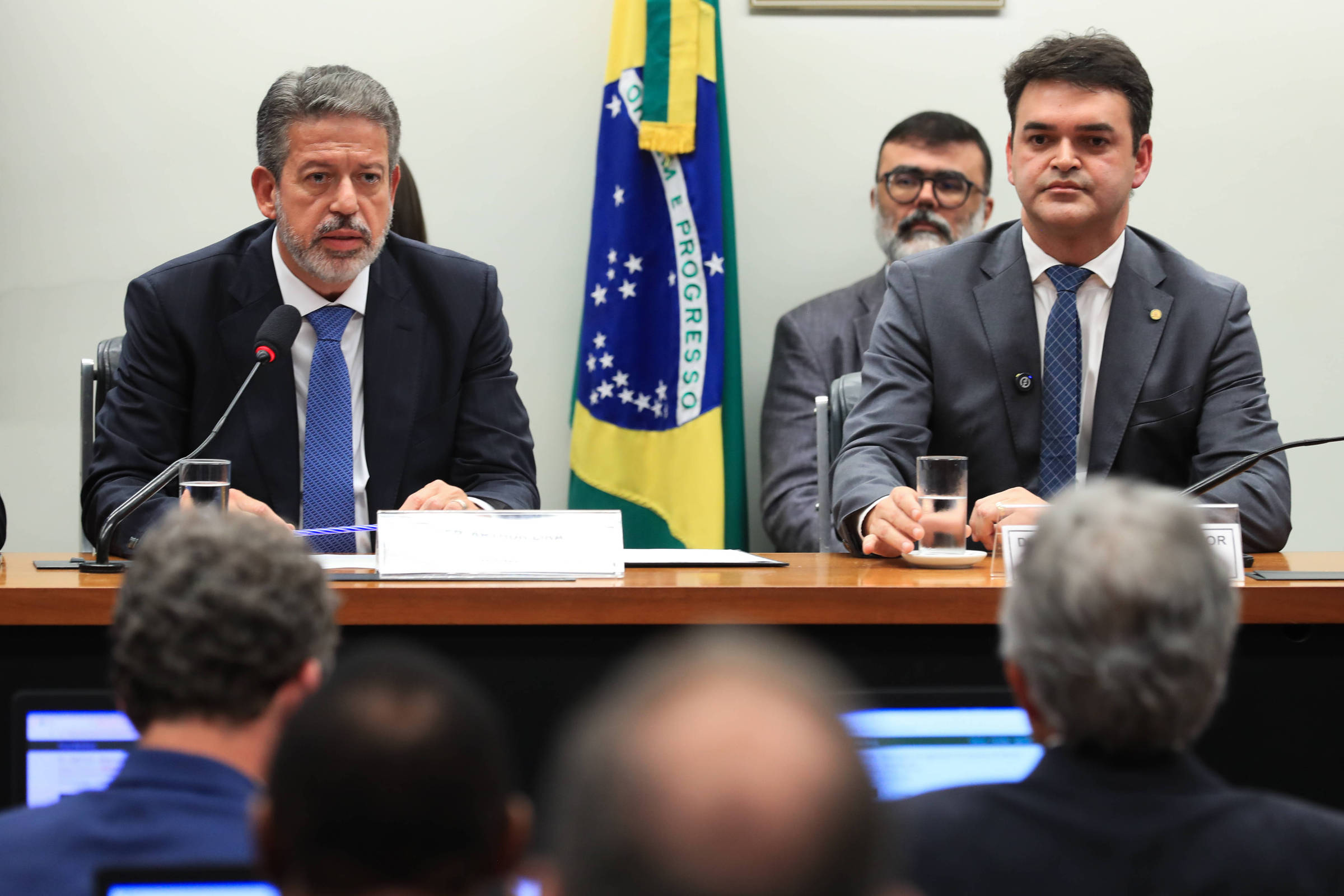 Congresso e governo atrasam análise sobre isenção do IR para salários de até R$ 5.000 Deputados Arthur Lira (PP) e Rubens Pereira Júnior (PT), relator e presidente da comissão especial do Imposto de Renda (Foto: Lula Marques-06.maio.25/Agência Brasil)