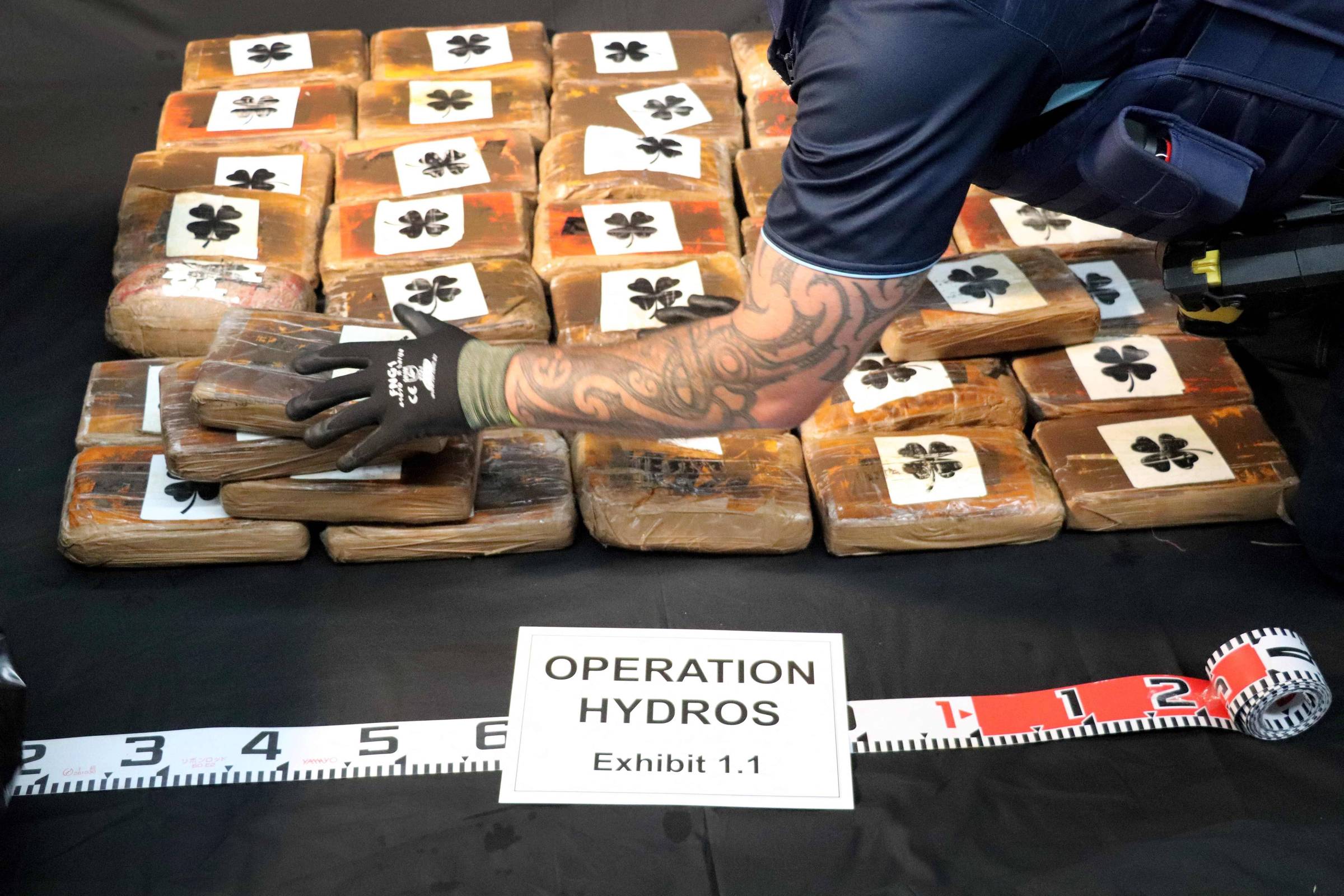 Austrália e Nova Zelândia lideram o consumo de cocaína segundo relatório da ONU Parte das 3,2 toneladas de cocaína apreendidas à deriva no oceano em uma das maiores operações antidrogas já realizadas na Nova Zelândia, em 2023 (Foto: Força de Defesa da Nova Zelândia - 8.fev.23/AFP)