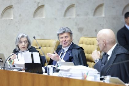 Moraes e Fux divergem sobre as penas aplicadas aos envolvidos no 8 de Janeiro Sessão plenária do STF - 11/12/2024 Ministra Cármen Lúcia, Ministro Luiz Fux e Ministro Alexandre de Moraes durante a sessão plenária do STF. (Foto: Antonio Augusto/STF)
