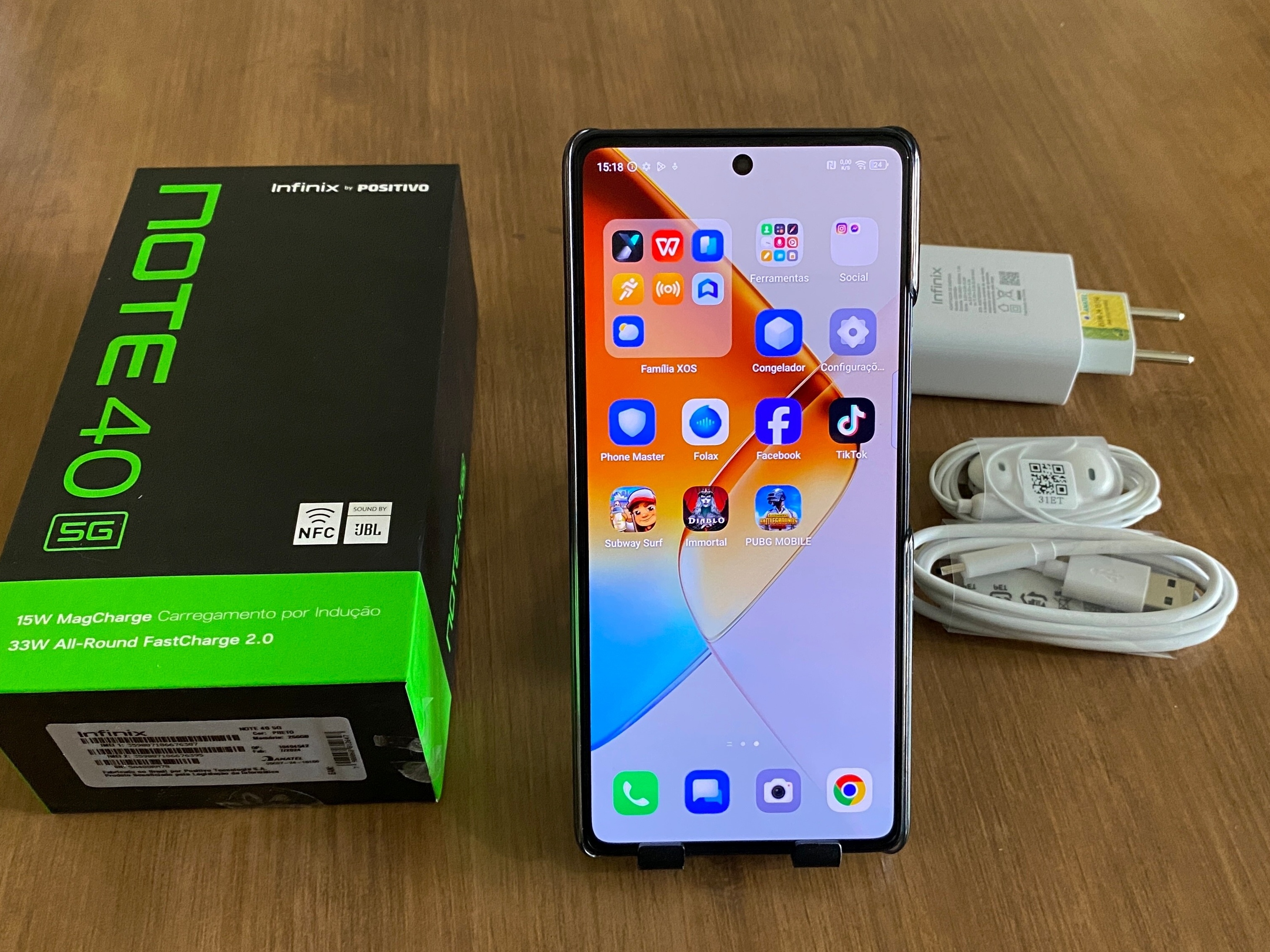 Infinix Note 40 5G traz muitos acessórios, o que é raro em comparação a outros celulares (Foto: Rodrigo Lara)