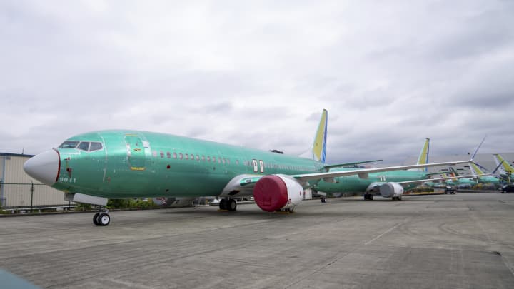 Aviões Boeing 737 MAX são vistos na fábrica da empresa em Renton, Washington, em 12 de setembro de 2024. (Foto: Stephen Brashear | AP)