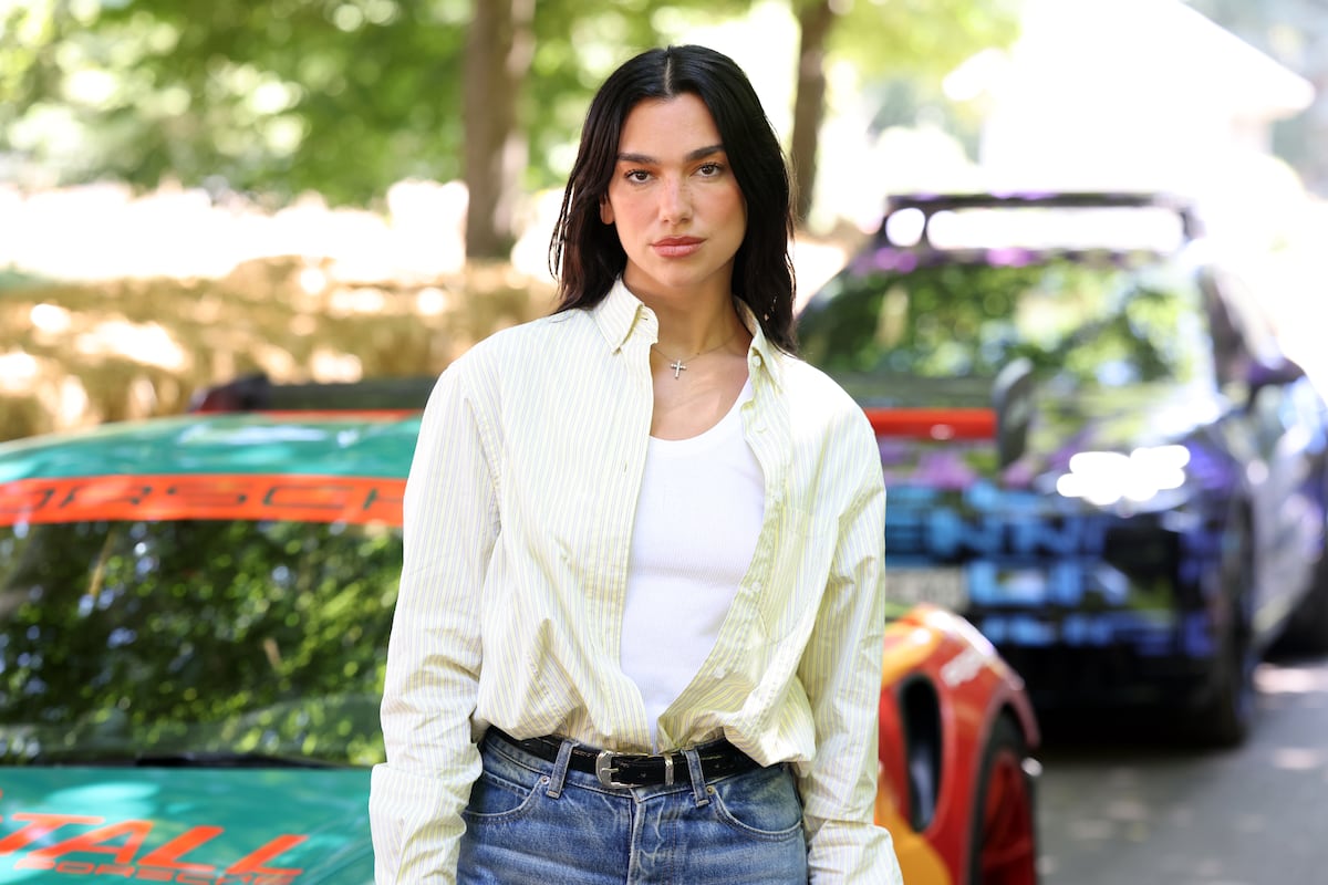 Dua Lipa se torna cidadã de Kosovo e celebra sua conexão com o país Dua Lipa, em 12 de julho de 2025, durante o festival de Velocidade de Goodwood em West Sussex (Inglaterra). (Foto: Matt Alexander/PA Images)