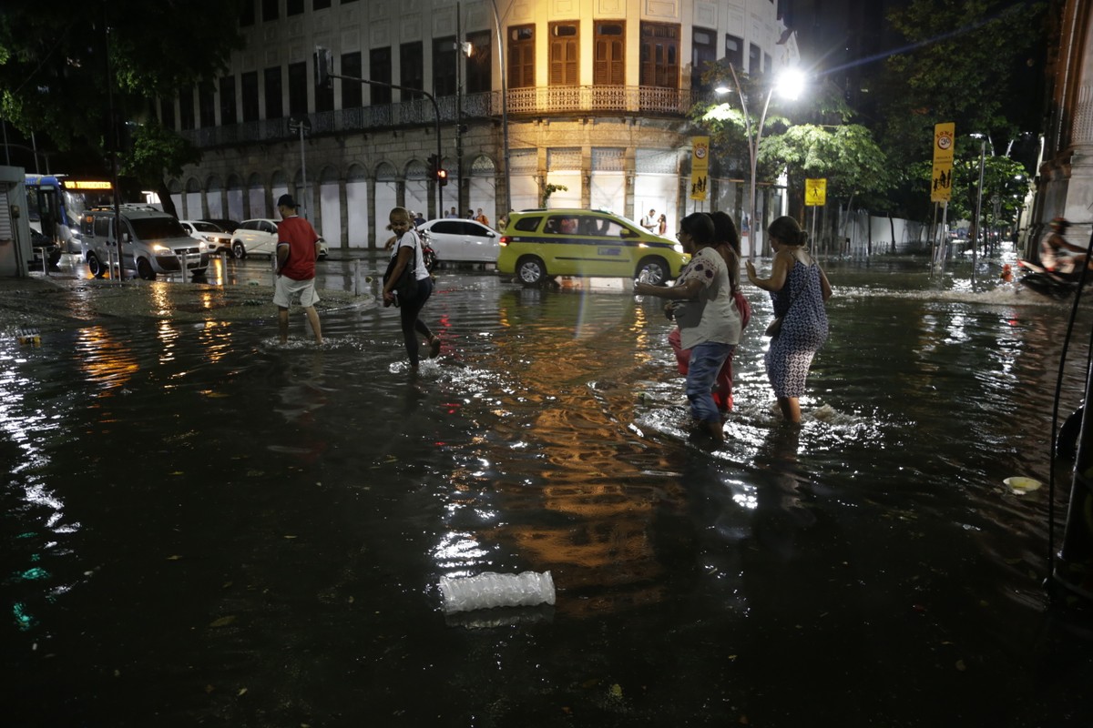 Alagamento no Estácio em março: consequências de temporais varia de região para região (Foto: Domingos Peixoto)