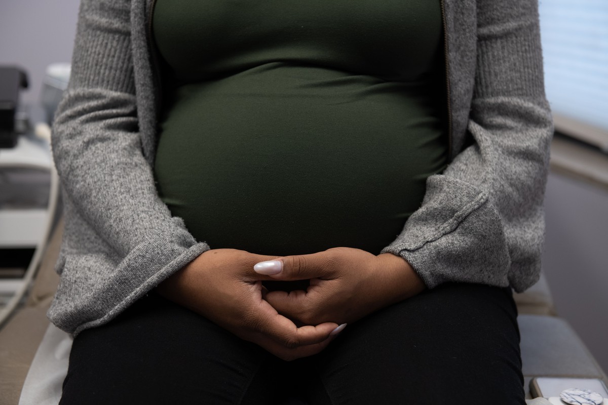 Mulheres negras têm mais filhos e se tornam mães mais cedo, revela Censo Mulheres negras têm mais filhos que as brancas (Foto: NYT)