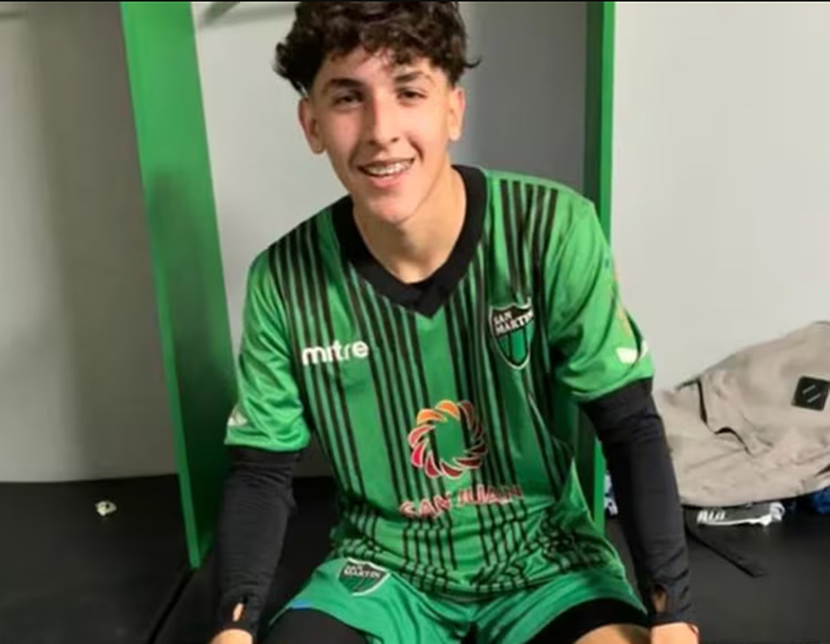 Jogador promissor do futebol argentino é encontrado morto após relatar cansaço profundo Ronaldo Arias foi encontrado sem sinais vitais em sua casa, na Argentina (Foto: Reprodução La Nacion)
