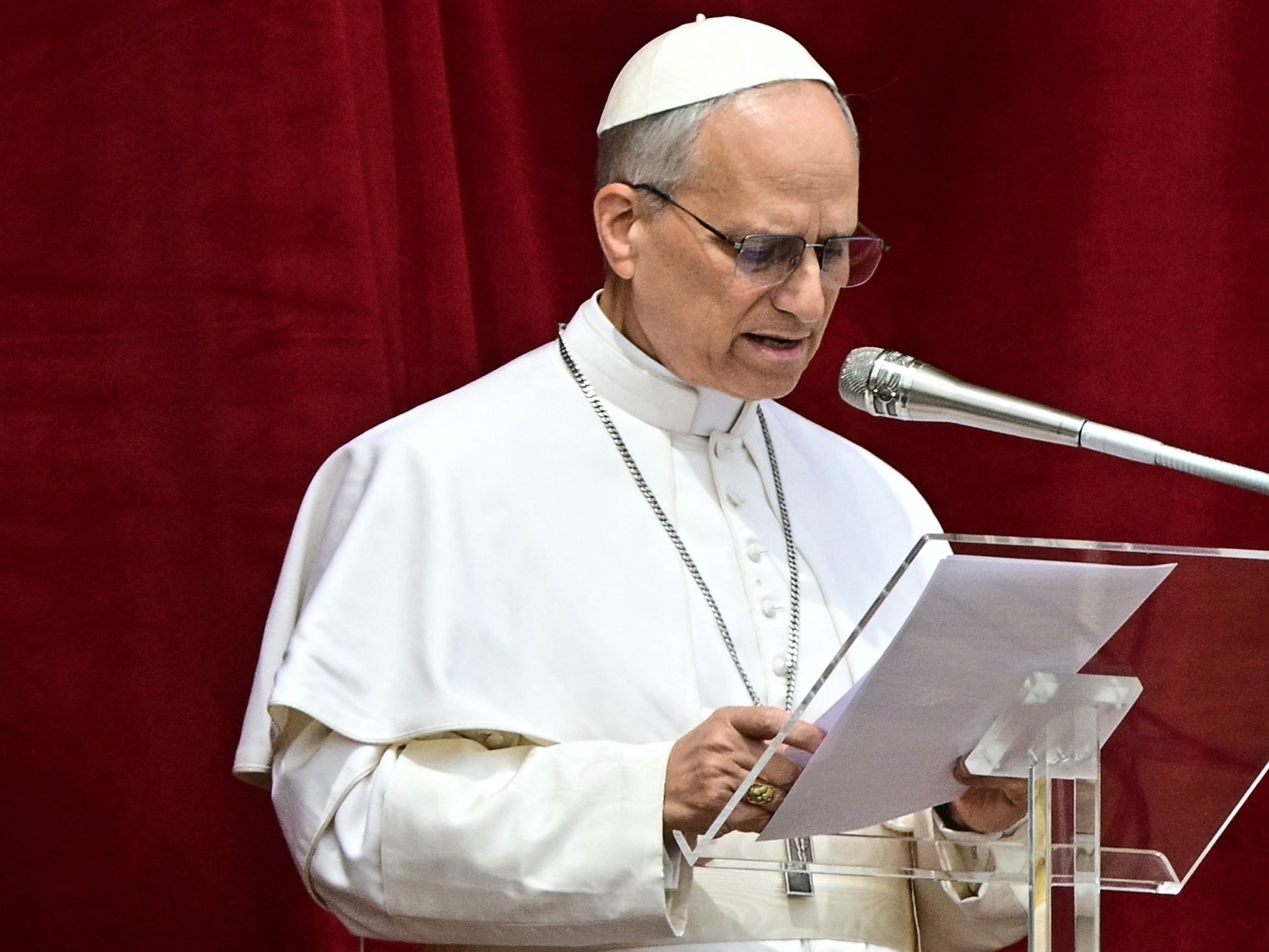Papa Leão 14 celebra a sua primeira missa de domingo (Foto: TIZIANA FABI/AFP)