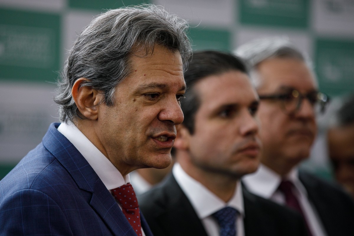 Lira provoca crise na relação entre Haddad e Motta com intrigas políticas Fernando Haddad e Hugo Motta: nada bem (Foto: Brenno Carvalho/Ag. O Globo)