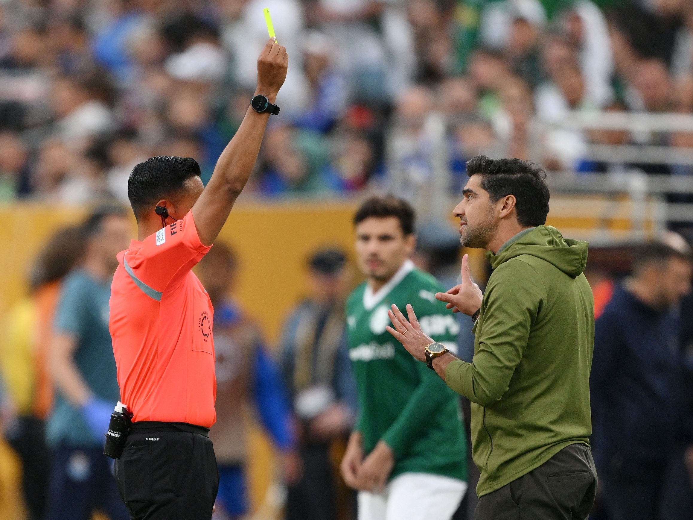 Técnico se revoltou com árbitro Said Martinez no 2º tempo do jogo do Mundial (Foto: David Ramos / GETTY IMAGES NORTH AMERICA / Getty Images via AFP)