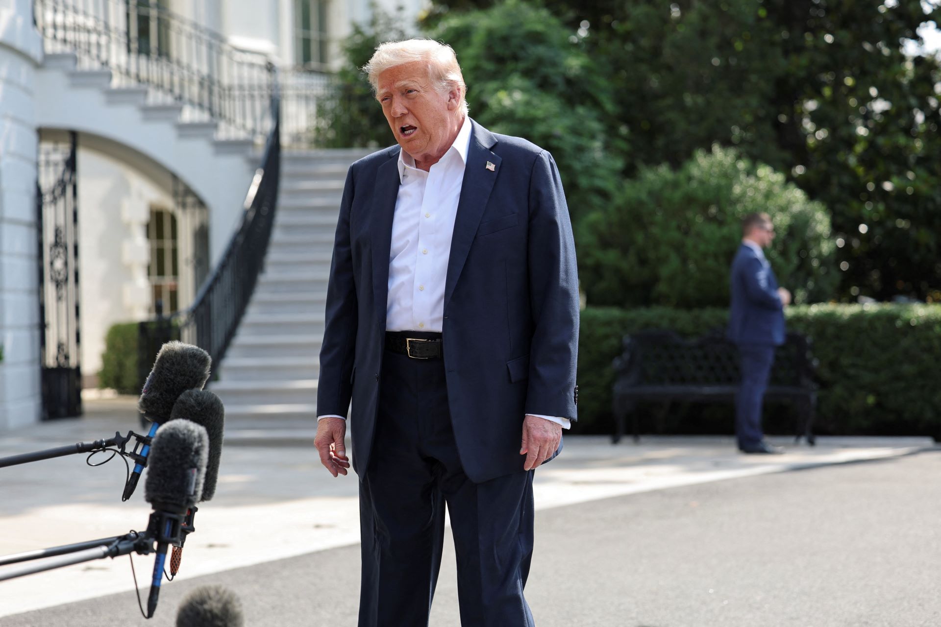 Trump impõe tarifas de 30% sobre produtos do México e da União Europeia Trump impõe tarifas de 30% sobre produtos do México e da União Europeia