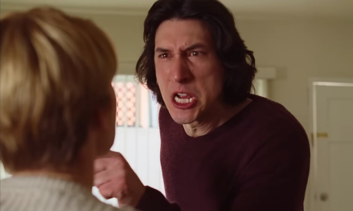 Os atores Scarlett Johansson e Adam Driver, durante sua tremenda briga no filme ‘História de um casamento’. (Foto: Reprodução)