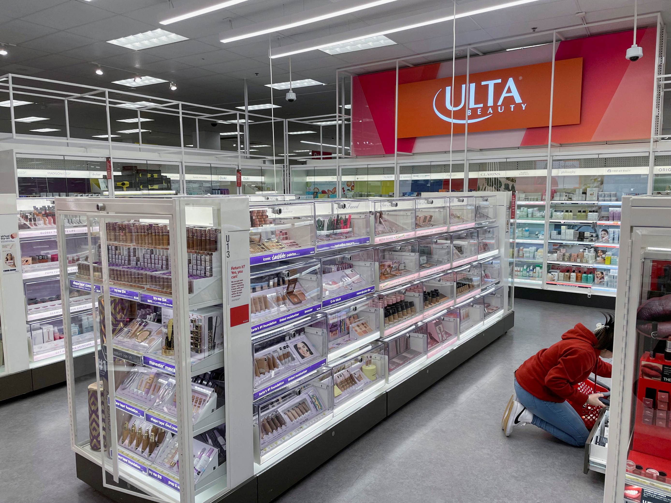 Maquiagem e outros produtos de beleza na seção Ulta Beauty de uma loja Target em White Plains, Nova York, EUA, em 17 de novembro de 2022. (Foto: REUTERS/Arriana McLymore)