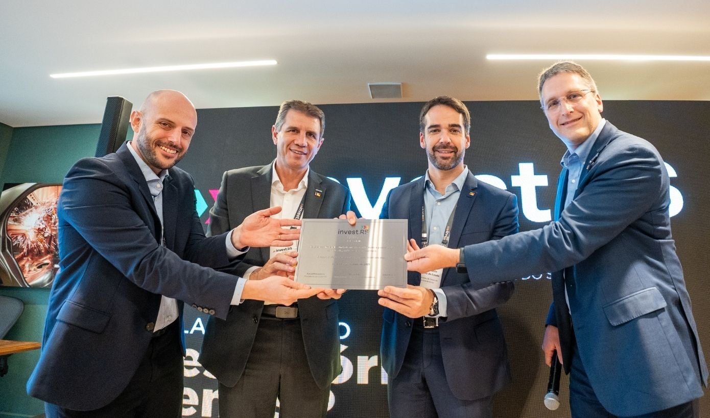 Inauguração do escritório da Invest RS, em SP: (da esq. para a dir.) Eduardo Lorea, VP da Invest RS, Ernani Polo, secretário de Desenvolvimento do RS; Eduardo Leite, governador do RS, e Rafael Prikladnicki, presidente da Invest RS (Foto: Mauricio Tonetto / Secom)