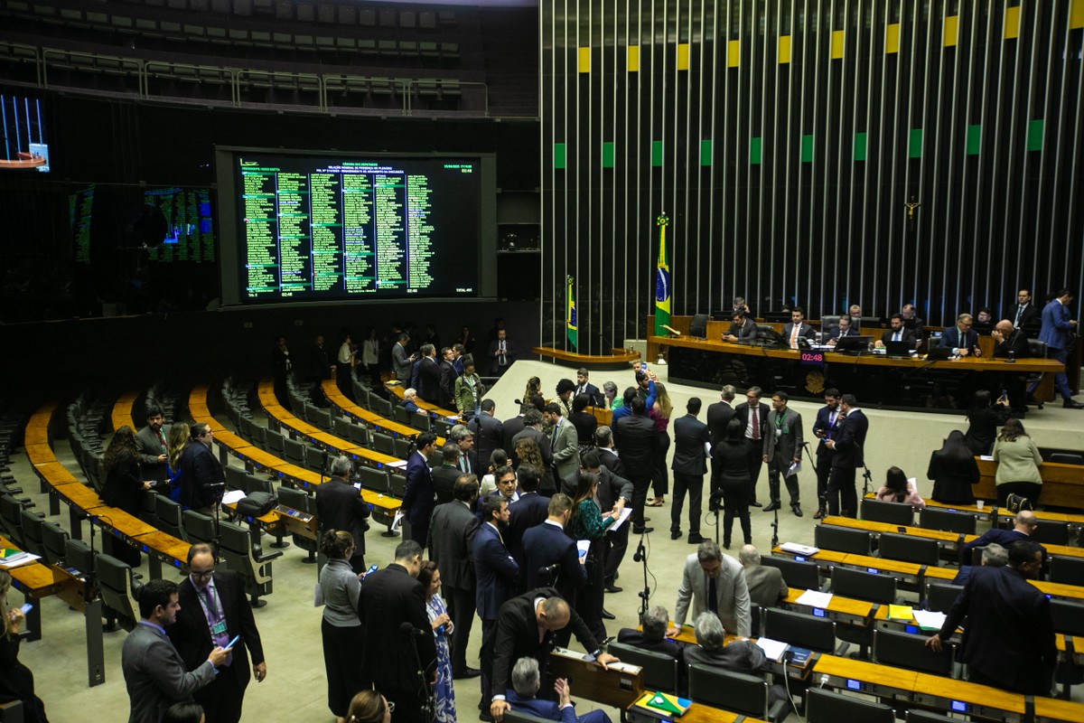 Líderes criticam estratégia do 'nós contra eles' e alertam para danos ao governo Plenário da Câmara vota projeto que derruba decreto do IOF (Foto: Brenno Carvalho / Agência O Globo)