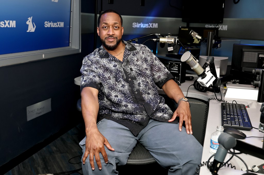 Jaleel White analisa desentendimento entre LeBron James e Drake na fama atual Jaleel White analisou a desavença de LeBron James com Drake após Drizzy aparentemente alfinetar o jogador na música "What Did I Miss?" (Foto: Reprodução)