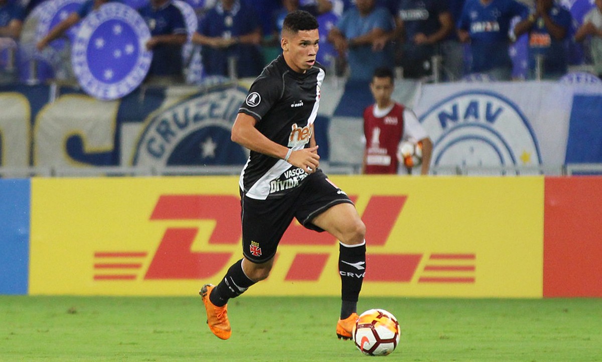 Vasco deve pagar R$ 249 mil à Federação por transferências de jogadores Atacante Paulinho, hoje no Palmeiras, durante sua passagem pelo Vasco (Foto: Carlos Gregório Jr./ Vasco / Divulgação)