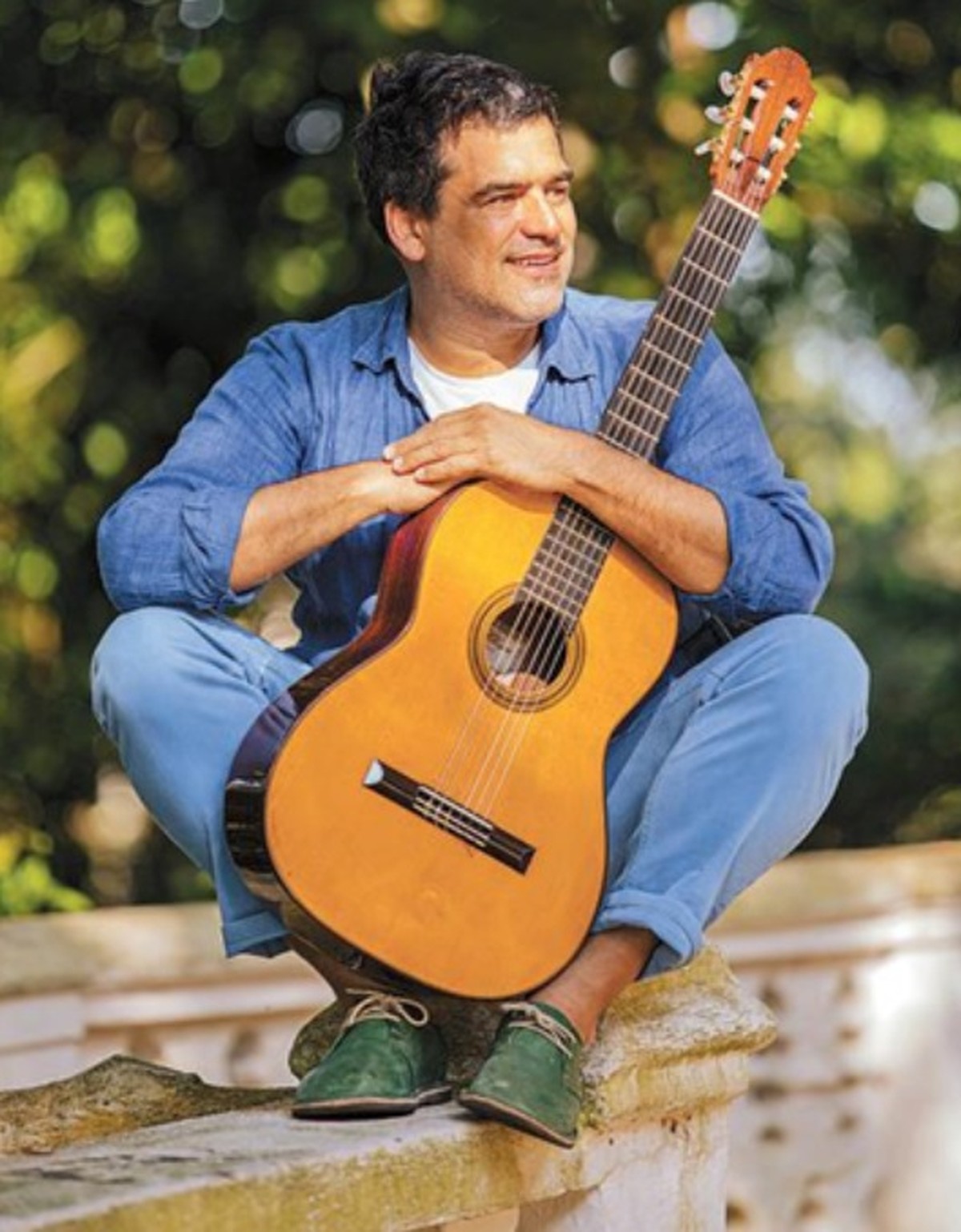 Pedro Miranda, em formato trio, anima o Arraiá do Planetário do Rio (Foto: Beatriz Orle)
