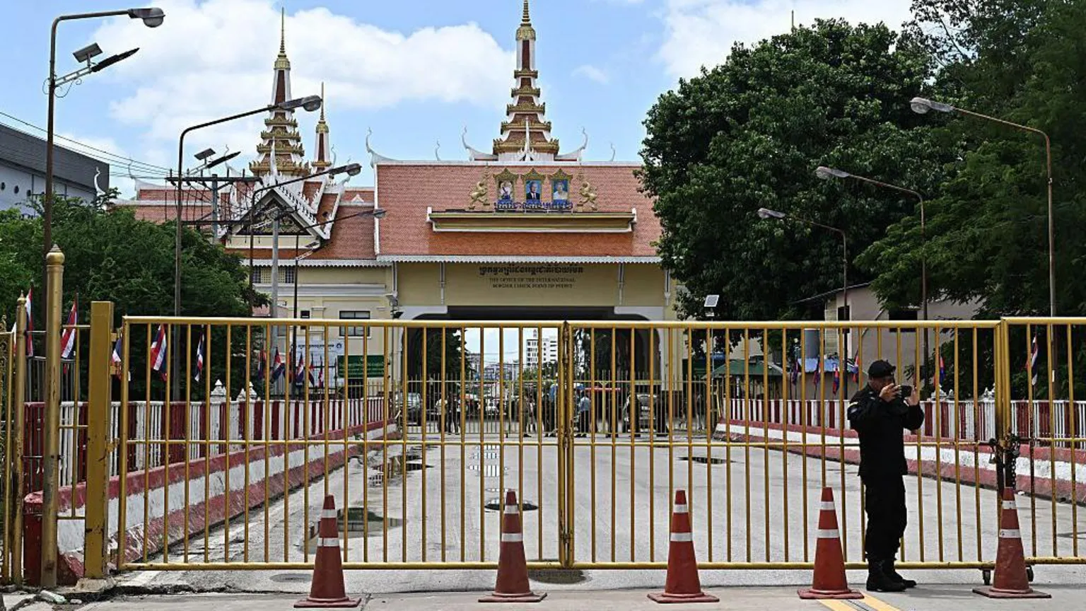 Tailândia proíbe turistas de visitar Camboja devido a disputa na fronteira Turistas na Tailândia não poderão entrar no Camboja após o aumento das restrições nos postos de controle (Foto: Getty Images)