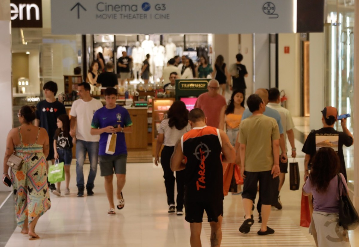 Feriado da Cúpula do Brics no Rio não se aplica a todos; entenda as exceções Centros e galerias comerciais e shopping centers são alguns dos segmentos que não terão feriado durante a Cúpula do Brics no Rio (Foto: Gabriel de Paiva/ Agência O Globo / Arquivo)
