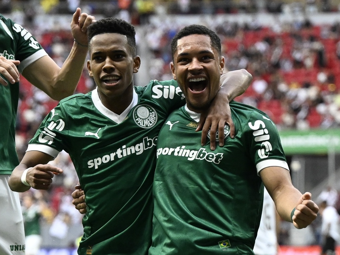 Palmeiras enfrenta Chelsea com novo elenco avaliado em quatro vezes mais Estêvão e Vitor Roque são os dois jogadores do atual elenco com maior valor de mercado (Foto: Mateus Bonomi/AGIF)