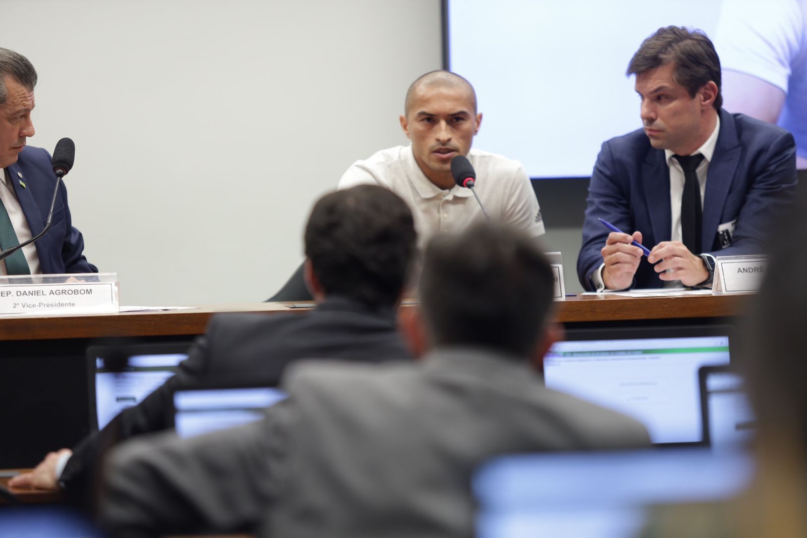 Nino Paraíba entrega tortas durante suspensão e busca novo clube no futebol Foto: Reprodução