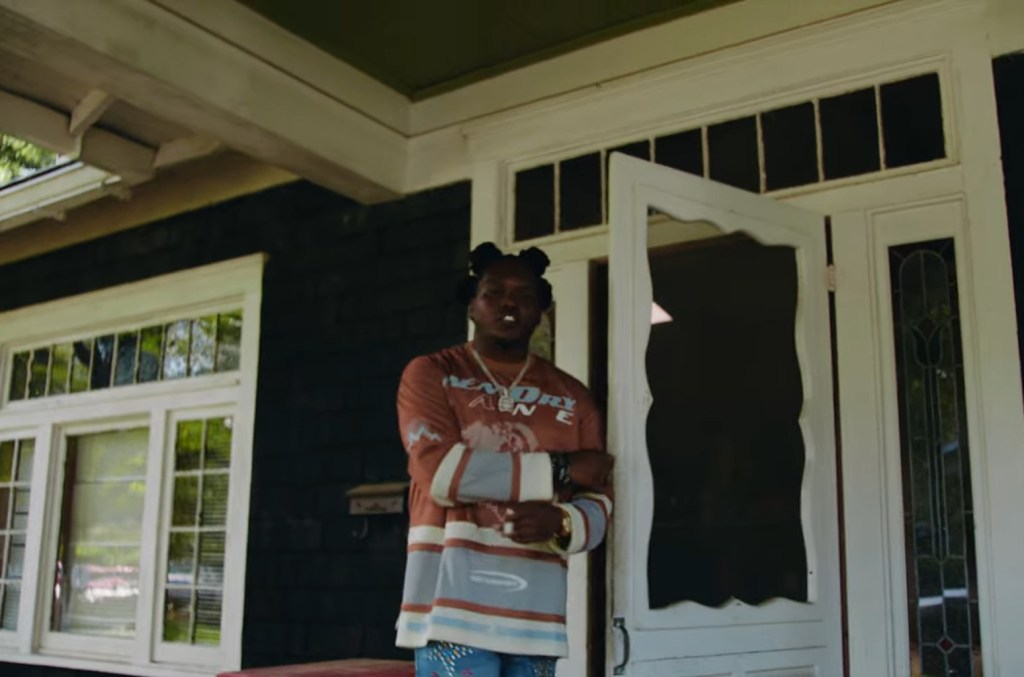 Young Nudy e 21 Savage lançam clipe psicodélico de 'Iced Tea' com 'Hood Tours' Young Nudy e 21 Savage lançam clipe psicodélico de 'Iced Tea' com 'Hood Tours'
