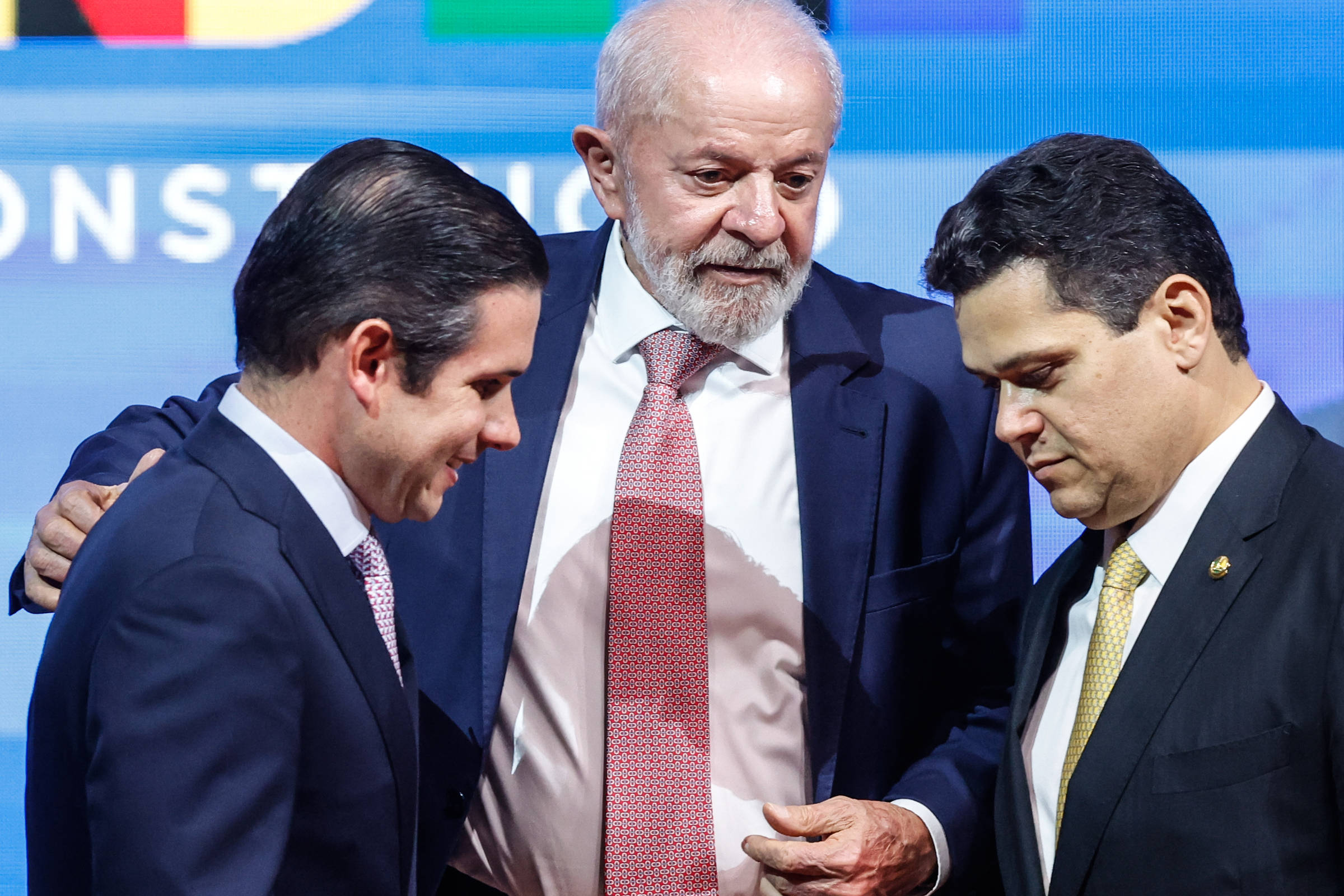 O presidente Luiz Inácio Lula da Silva (centro) em encontro com os presidentes da Câmara, Hugo Motta (à esq.), e do Senado, Davi Alcolumbre. (Foto: Gabriela Biló - 11.fev.25/Folhapress)