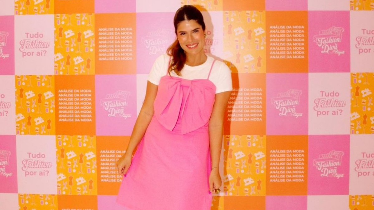 Cearense lança programa de moda com divã pink e conquista o cenário internacional Cearense cria videocast de moda com divã pink e vê ideia replicada no exterior (Foto: Divulgação)
