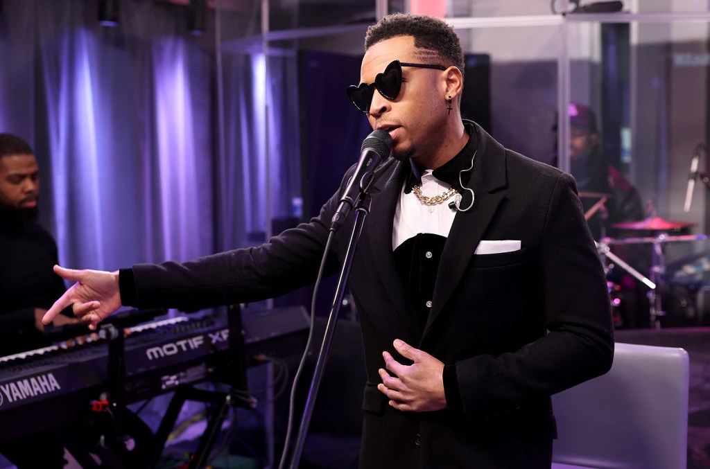 ‘Love in the Middle’ de Kevin Ross alcança o primeiro lugar no R&B independente Kevin Ross chama sua primeira No. 1 com "Love in the Middle". (Foto: Reprodução)