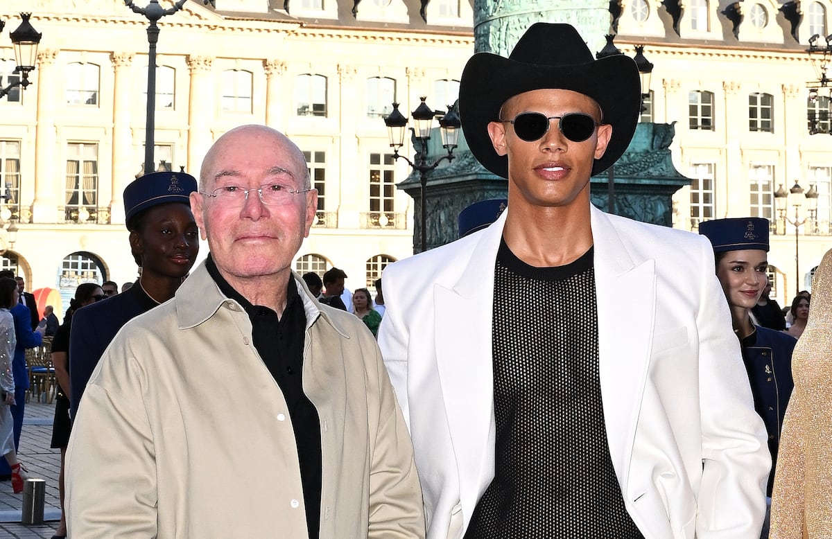 David Geffen e Donovan Michaels (à direita), no evento Vogue World, realizado em Paris em 23 de junho de 2024. (Foto: Kristy Sparow/Getty Images for Vogue)