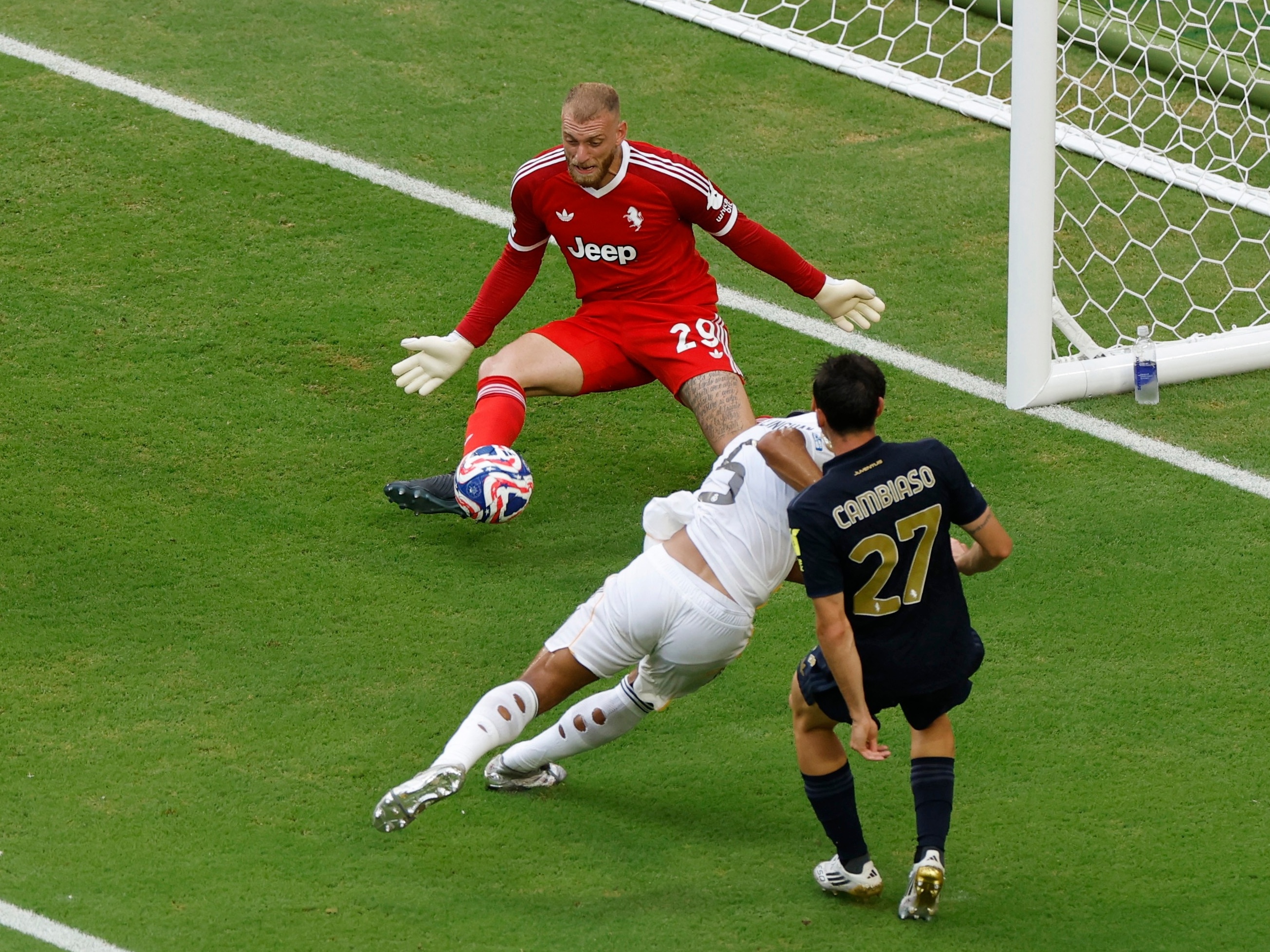 Di Gregorio defendeu chute de Bellingham durante jogo entre Real Madrid e Juventus no Mundial (Foto: Marco Bello/REUTERS)