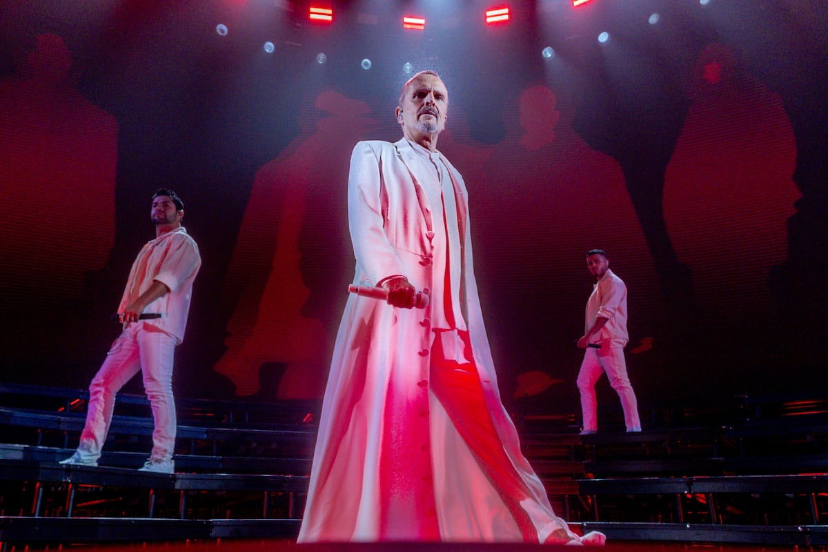 Bosé pede harmonia em show e evita conflitos entre os fãs O cantor Miguel Bosé durante o concerto no Movistar Arena, em Madrid (Espanha). (Foto: Ricardo Rubio - Europa Press)