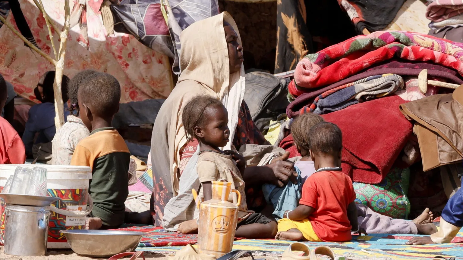 Crimes de guerra são prováveis na região de Darfur, aponta CPI 12 milhões de pessoas foram deslocadas pelo conflito no oeste do Sudão (Foto: Reuters)