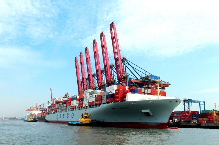 Santos Brasil mantém preço da OPA em R$ 13,60 após novo laudo de avaliação Navio no Porto de Santos (Foto: Divulgação)