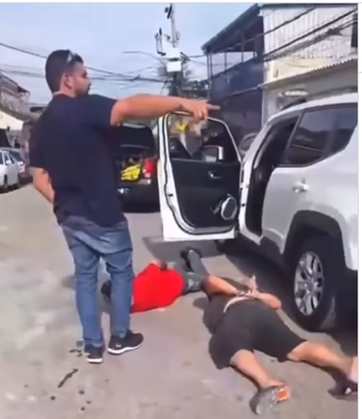 Homem libertado de cárcere privado é preso novamente um dia depois da saída Criminosos são presos após sequestro de homem, na Pavuna; vítima também acabou presa (Foto: reprodução)