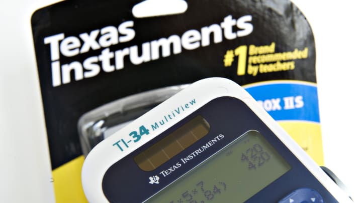 Ações em destaque ao meio-dia: GE Vernova, Texas Instruments e Krispy Kreme se movimentam Foto: Reprodução
