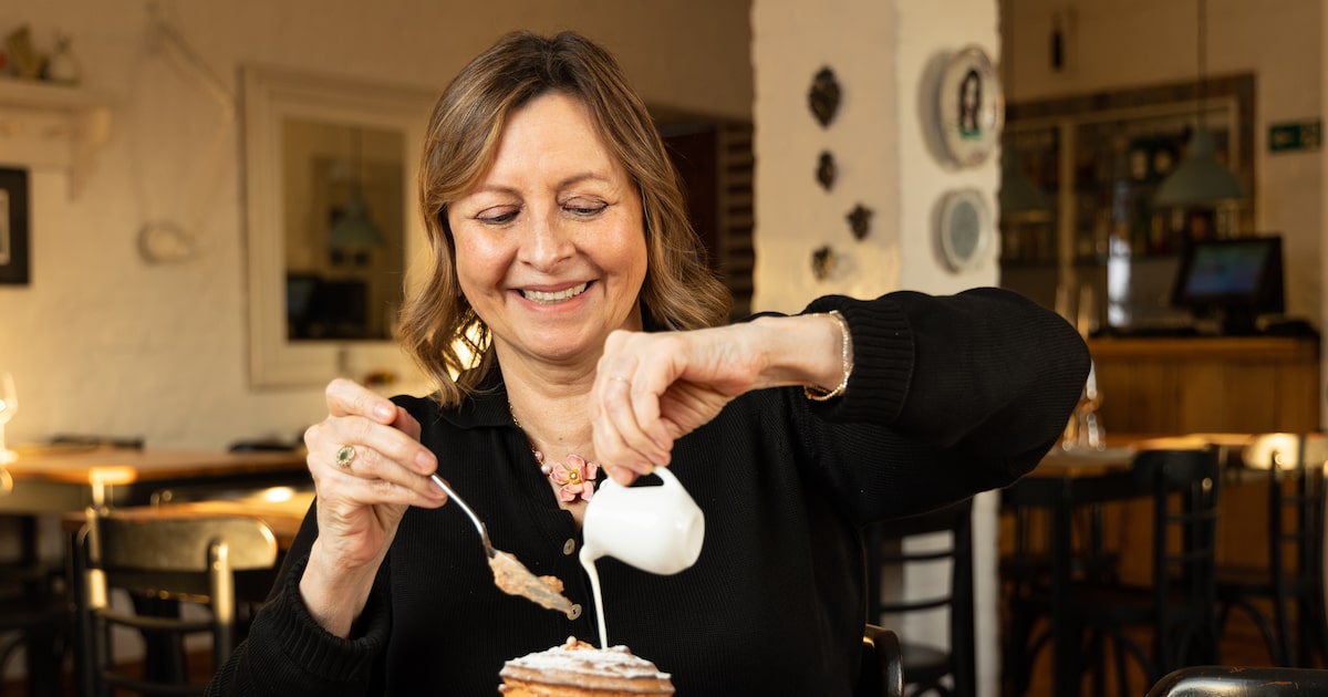 Doce com técnica francesa e ingredientes brasileiros é eleito melhor sobremesa de SP A chef Carla Pernambuco e o seu premiado suflê de goiabada (Foto: LEO MARTINS)