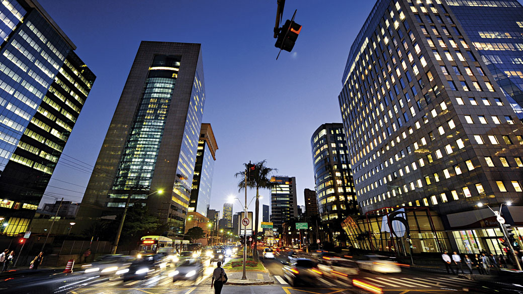 Faria Lima, centro financeiro de São Paulo, acompanha o impasse fiscal entre governo e Congresso Nacional (Foto: Germano Luders/VEJA)