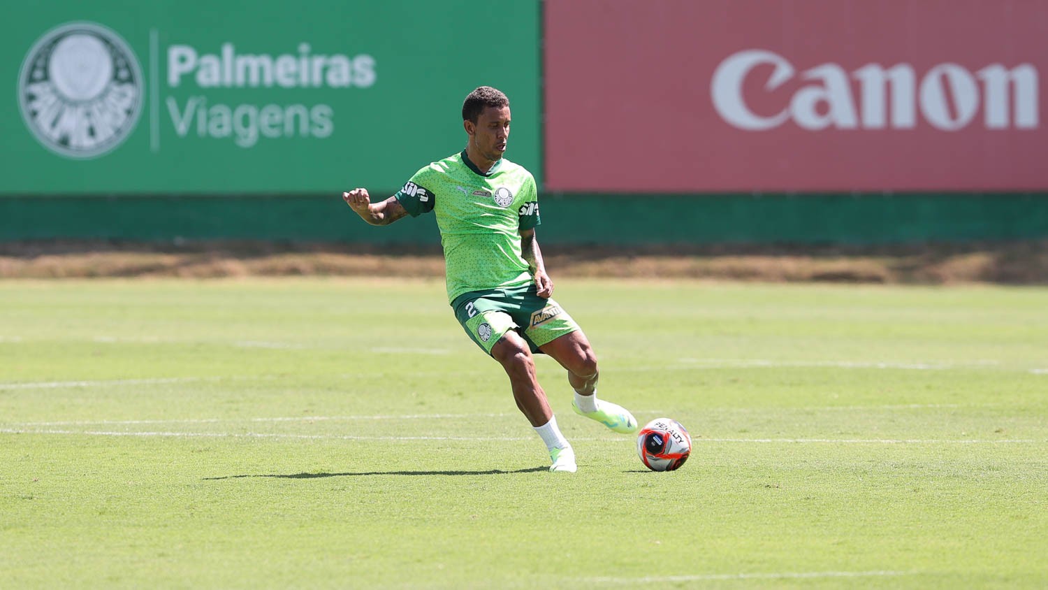 Grêmio anuncia contratação de Marcos Rocha para reforçar a equipe