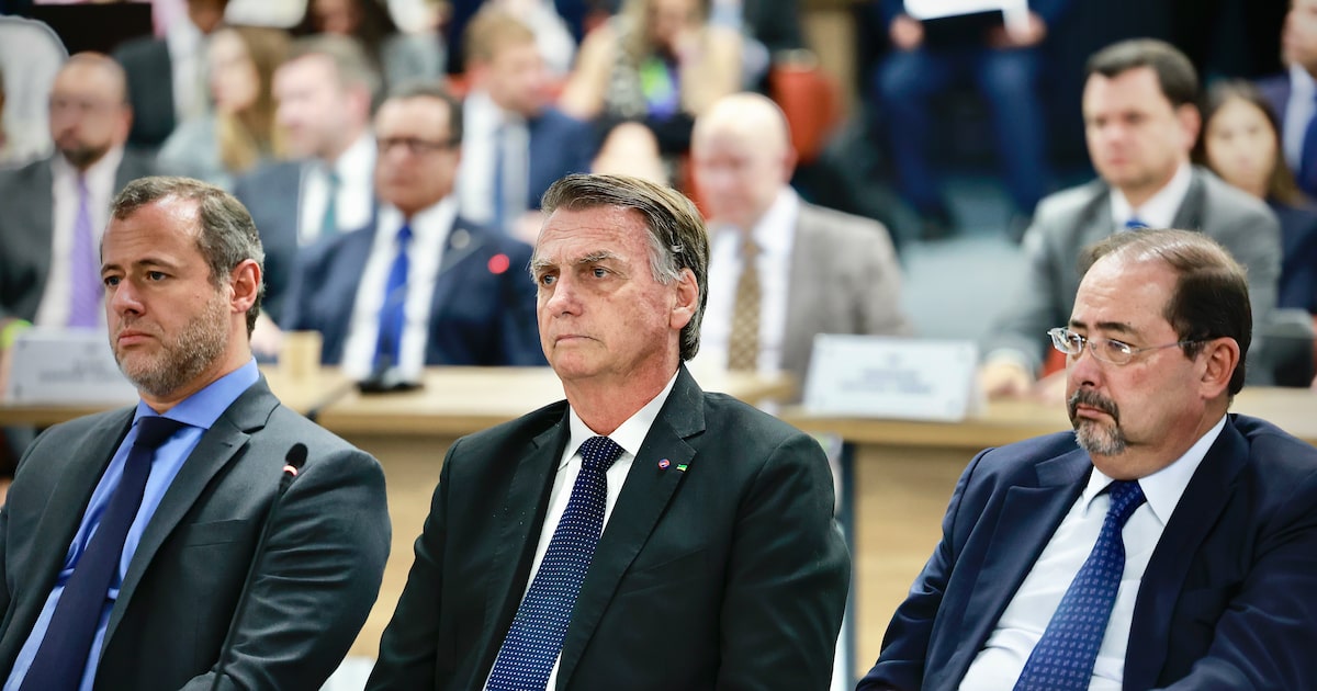Bolsonaro critica Lula por 'provocar' Trump com jabuticaba e taxação do Brasil Bolsonaro critica Lula por 'provocar' Trump com jabuticaba e taxação do Brasil