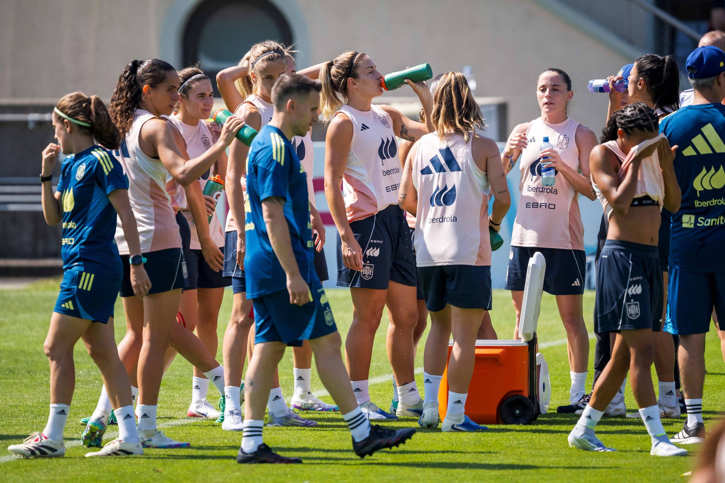 Eurocopa feminina registra recorde histórico com 600 mil ingressos vendidos Jogadoras da Espanha durante treino preparatório para a Eurocopa no Estádio Juan-Antonio Samaranch em Lausanne, na Suíça (Foto: Fabrice Coffrini - 1º.jul.2025/AFP)