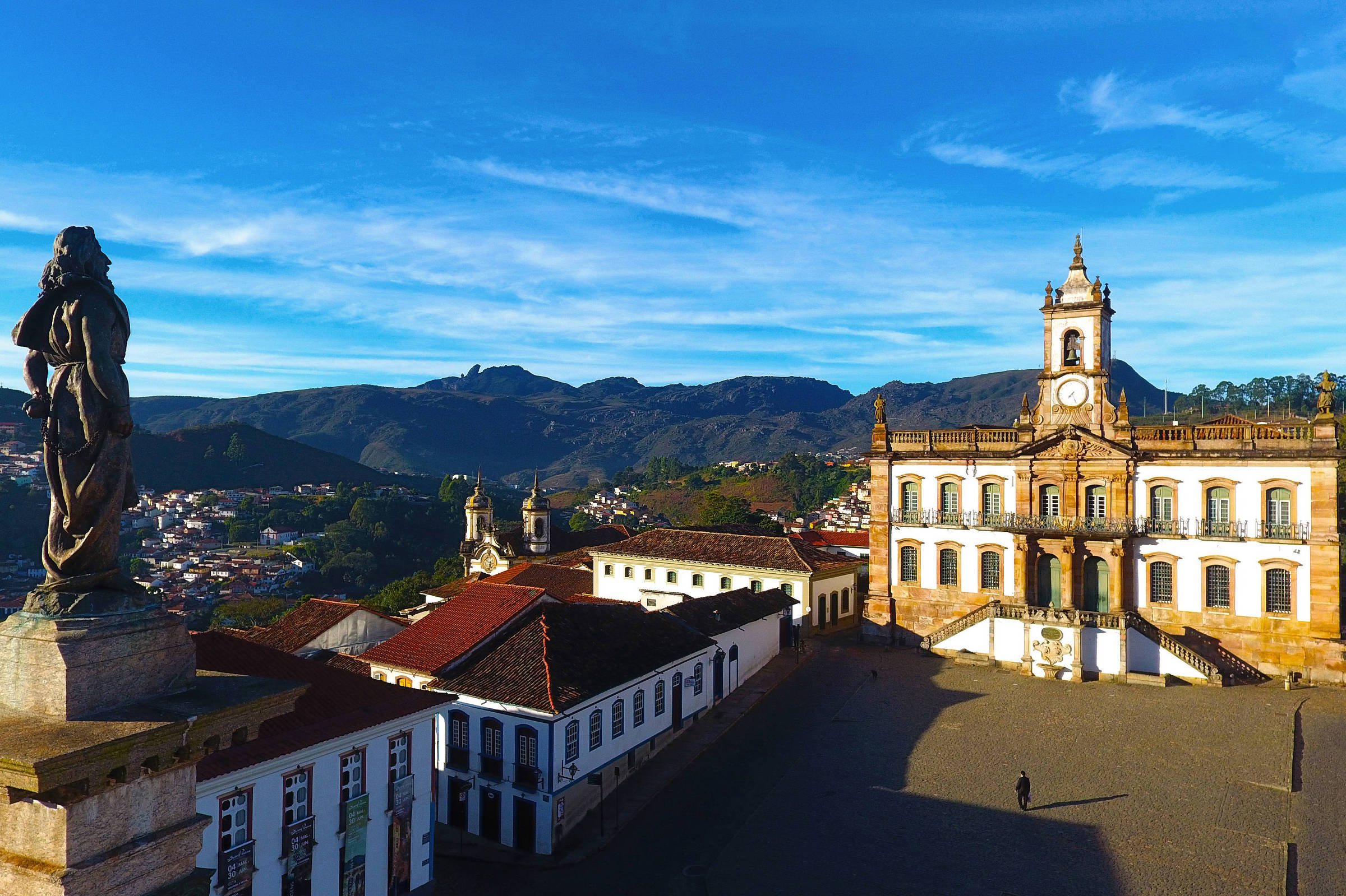 Ouro Preto fascina turistas com sua rica arquitetura barroca e história brasileira Vista do Museu da Inconfidência, localizado da praça Tiradentes, em Ouro Preto (MG) (Foto: Peterson Bruschi /Secretaria de Turismo de Ouro Preto)