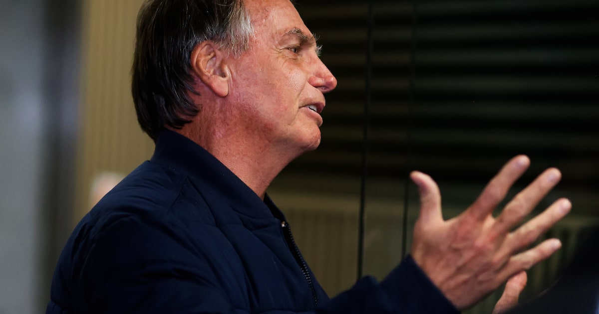 Defesa de Bolsonaro contesta decisão judicial e critica condenação no DF O ex-presidente Jair Bolsonaro (PL) disse que 'pintou um clima' com adolescentes venezuelanas de 14 a 15 anos (Foto: Wilton Junior/Estadão)