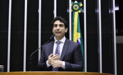 Galípolo discute temas relevantes em audiência na Câmara dos Deputados Gabriel Galípolo, presidente do Banco Central, discursa na Câmara dos Deputados. (Foto: Kayo Magalhães/Câmara dos Deputados)