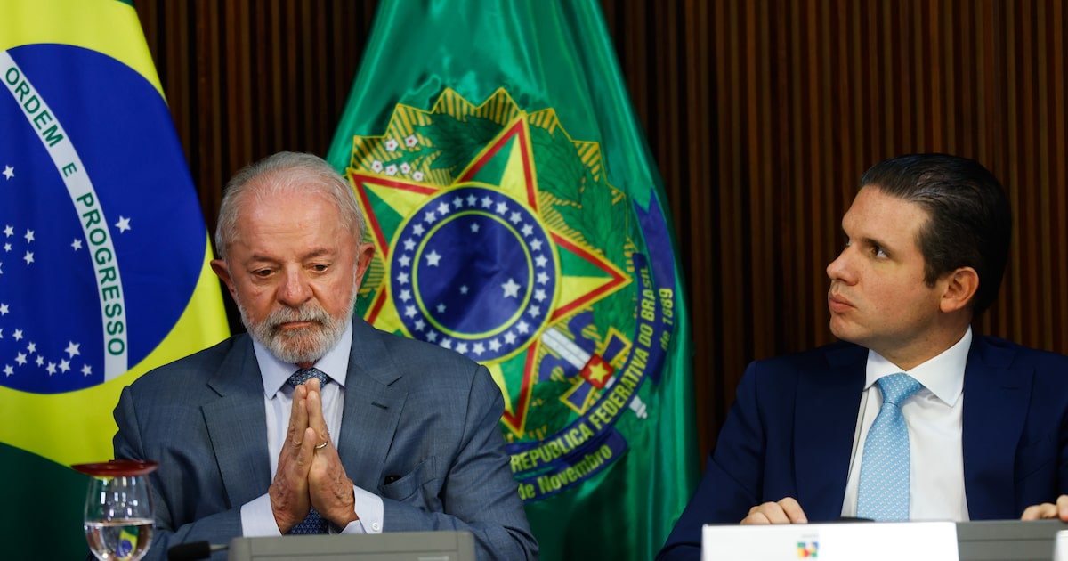 Lula enfrenta dificuldades na relação com o Congresso, aponta Carlos Pereira O presidente Luiz Inácio Lula da Silva em solenidade ao lado do presidente da Câmara, Hugo Motta (Foto: Wilton Junior / Estadão)