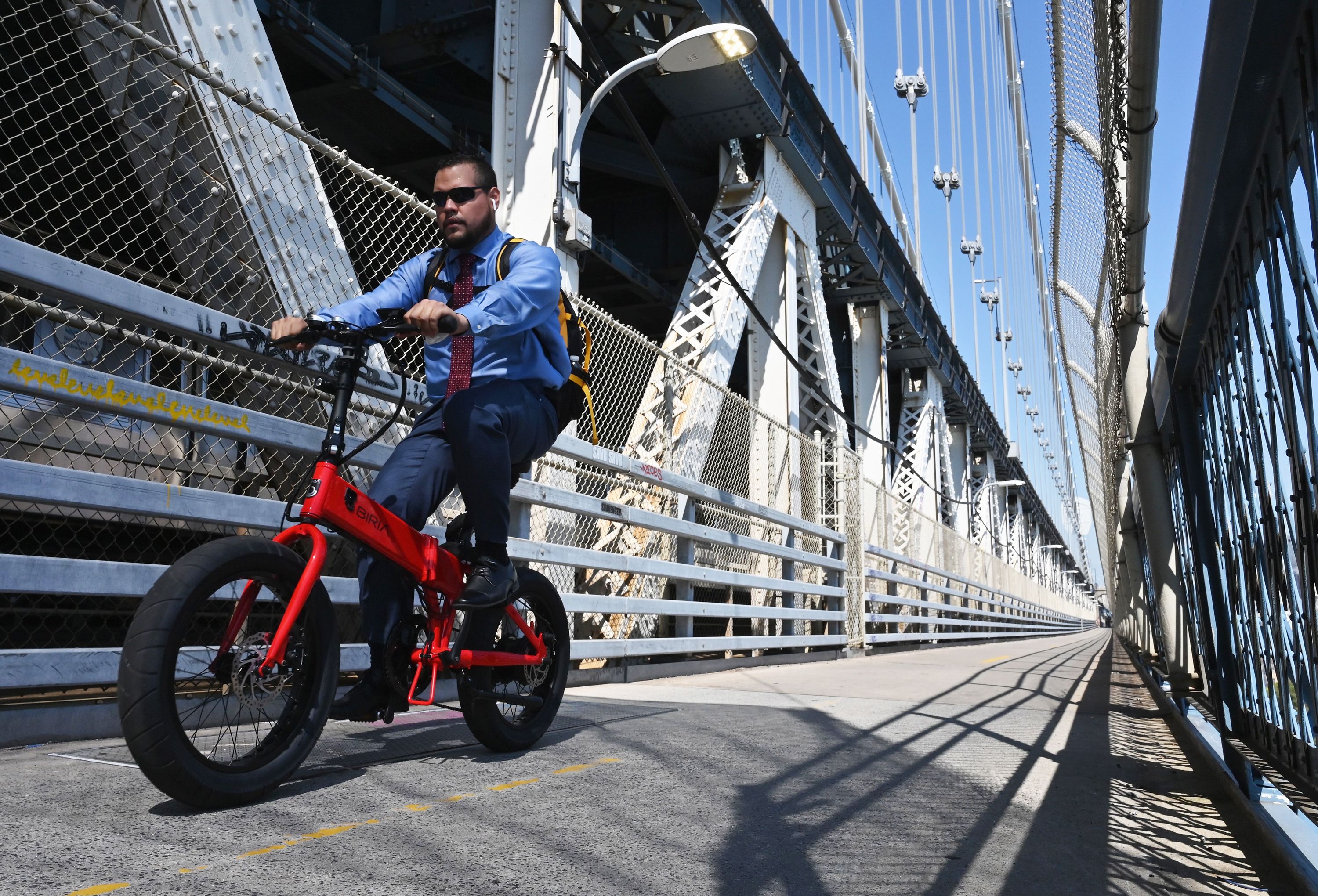 GOP prioriza escultura de 'heróis' enquanto desestimula o uso de bicicletas no trabalho Angela Weiss/AFP/Getty Images